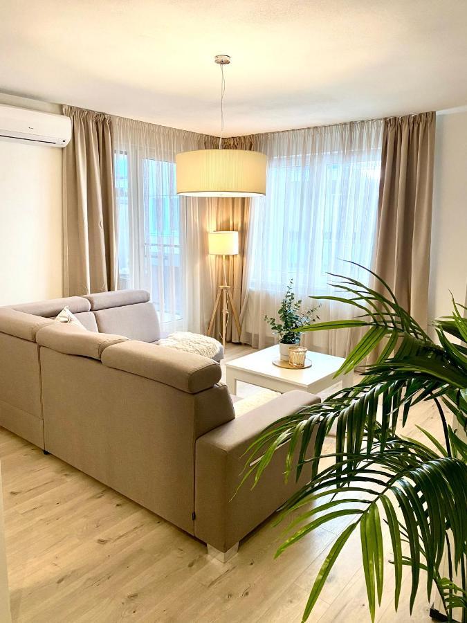 The Elite Suite Downtown A/C & Garage Parking Bratislava Exterior photo